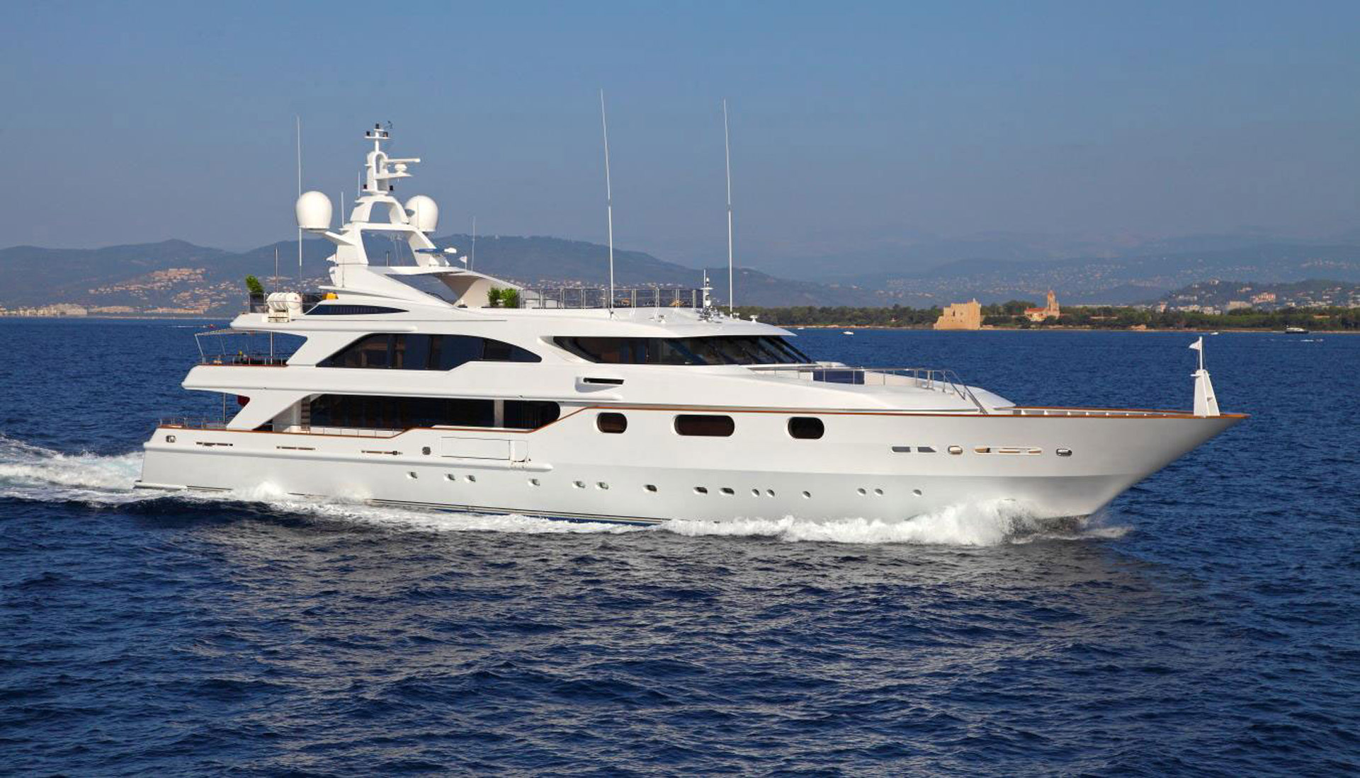 luxury yacht akira sardinia south charter